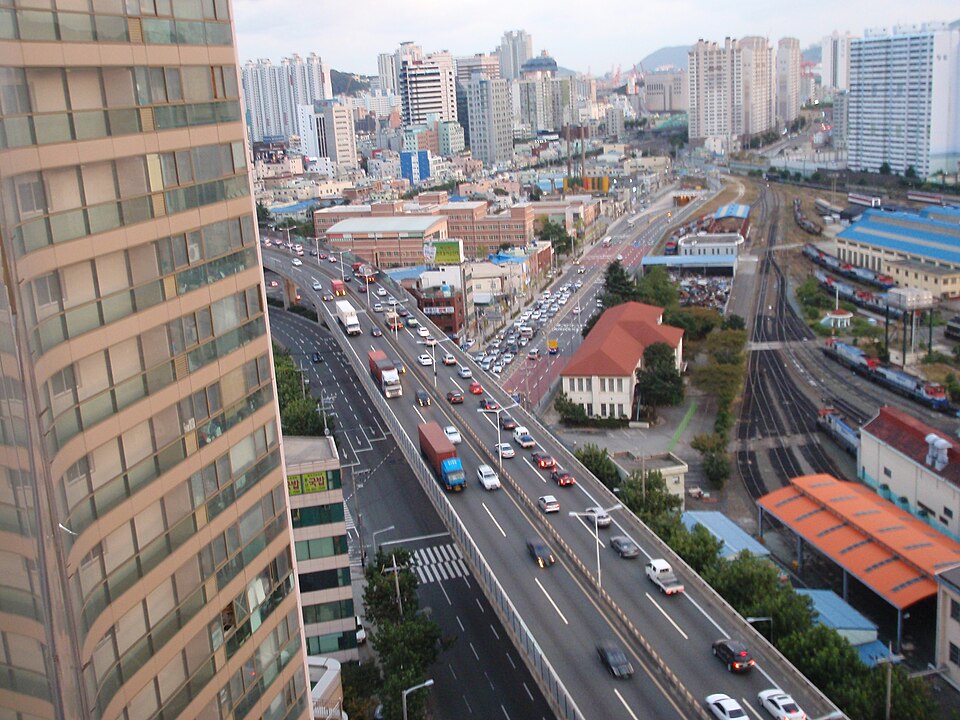 부산진구 도심과 고가도로 전경 — 부산진구 검정고시 과외