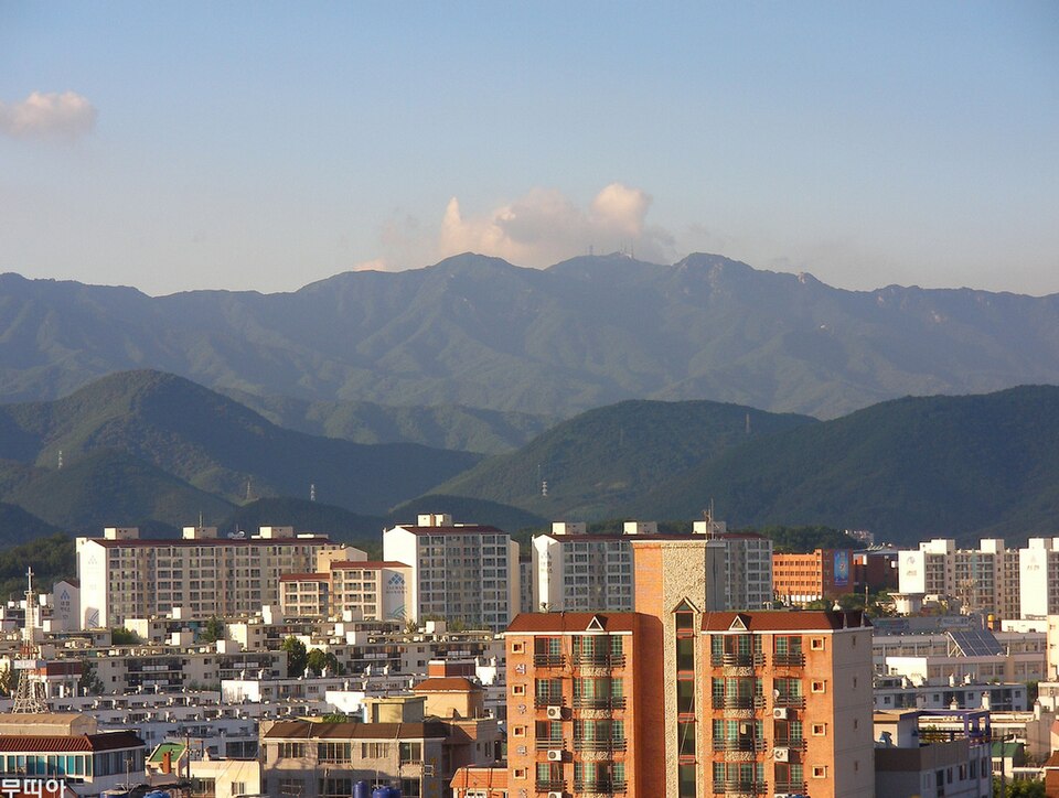 팔공산 능선이 보이는 대구 도심 — 대구 동구 검정고시 과외