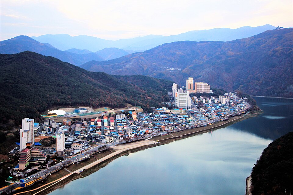 남한강을 따라 자리한 단양읍 전경 — 단양 검정고시 과외