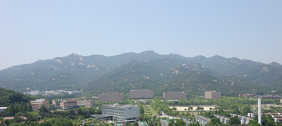 관악산 아래 정부과천청사 일대 전경 — 과천 검정고시 과외