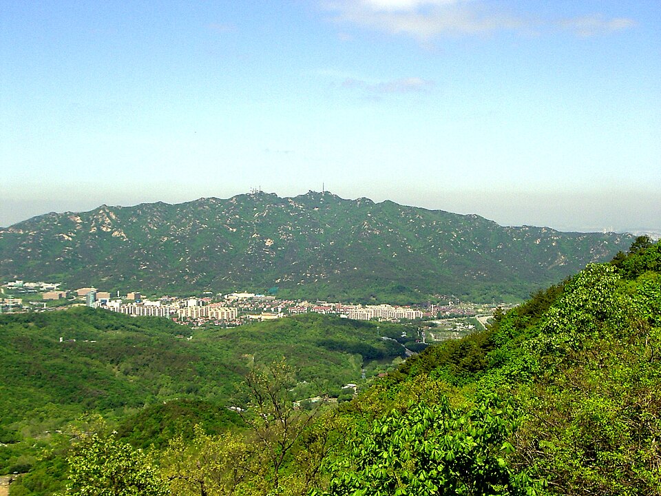 서울 관악산과 그 아래 시가지 전경 — 관악구 검정고시 과외