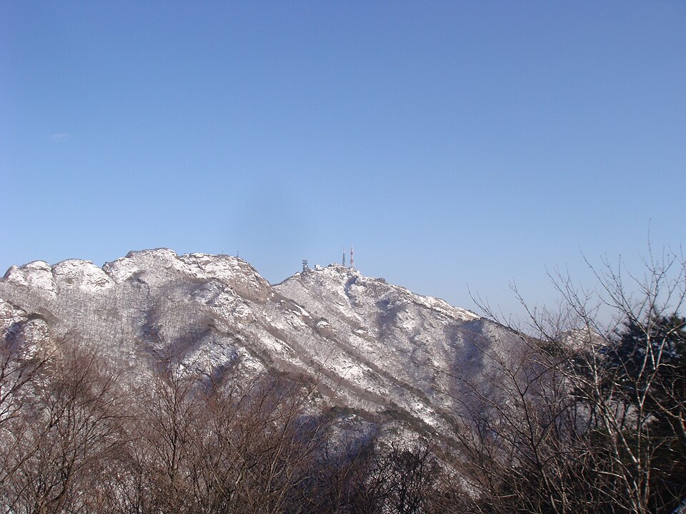 눈 덮인 계룡산 능선 — 계룡 검정고시 과외