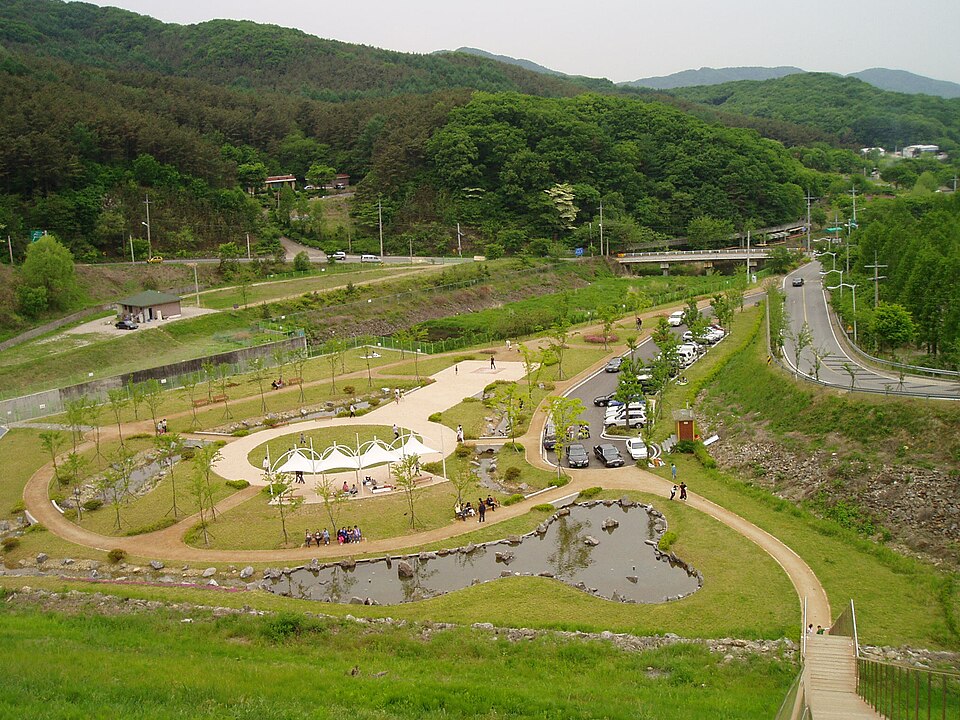 장흥 증산지 쉼터와 산자락 풍경 — 장흥 검정고시 과외