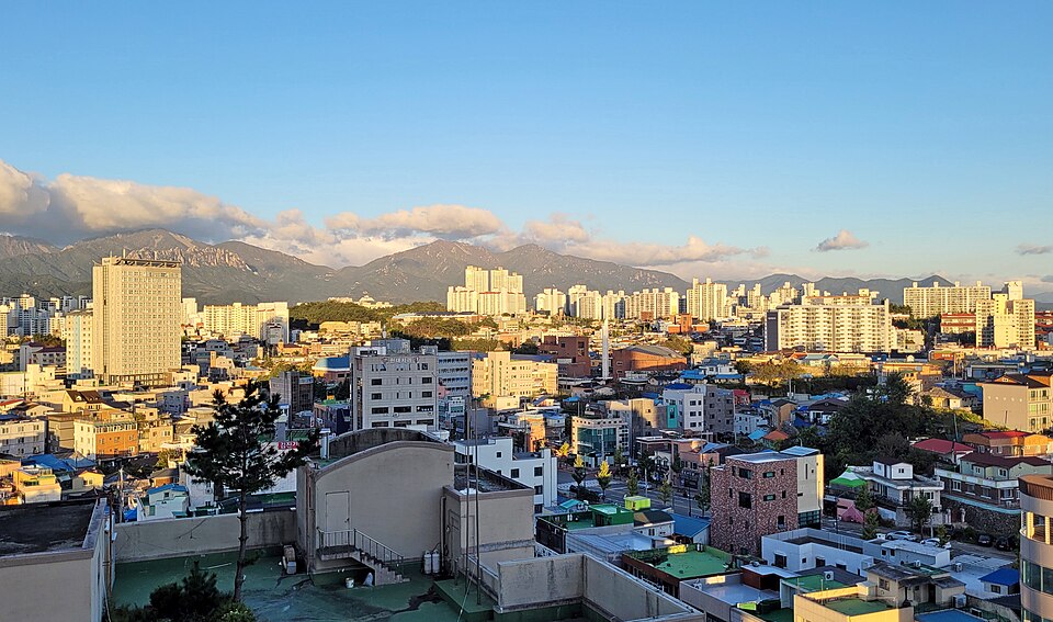 설악산 아래 속초 시가지 전경 — 속초 검정고시 과외